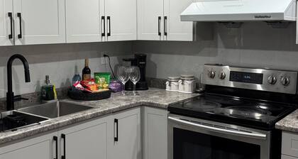 Cozy 2 Bedroom Basement near YYZ & Downtown Toronto