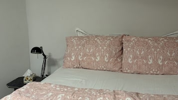 Silitysrauta/-lauta, Wi-Fi, vuodevaatteet