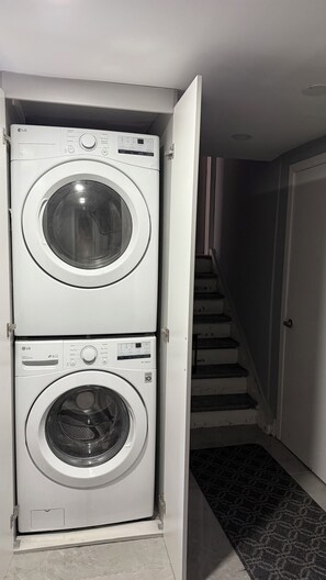 Interior - Cozy 2 Bedroom Basement near YYZ & Downtown Toronto (Mississauga)