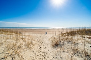 Beach nearby - Oceanfront Condo w/VIEWS|Hot Tub|Pool|Beach Access (Atlantic Beach)