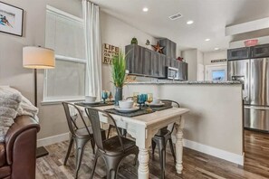 Dining - Mountain View Retreat - Walk to Downtown Salida (Salida)