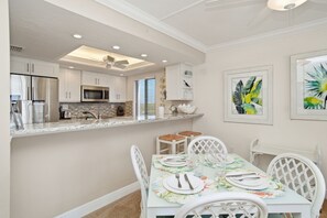 Dining - Seascape Bonita Beach | Gulf Views | Courts + Beach Access (Bonita Springs)