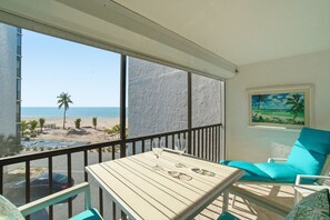 Outdoor dining - Seascape Bonita Beach | Gulf Views | Courts + Beach Access (Bonita Springs)