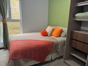 3 bedrooms, iron/ironing board, free WiFi, wheelchair access