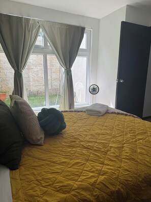 3 bedrooms, iron/ironing board, free WiFi, wheelchair access