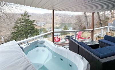 Lakefront/Hot Tub/Private Dock/Pet-Friendly/Trails in Backyard/ENTIRE HOME