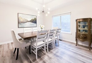 Dining - Lakefront w/Hot Tub/Dock/Backyard Trail Access/2 Min to OZ Trails Bike Park (Bella Vista)