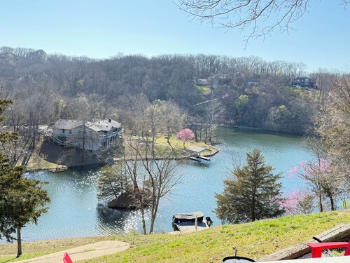 Lakefront + Hot Tub + Dock + Backyard Trail Access + 2 Min to OZ Bike Park