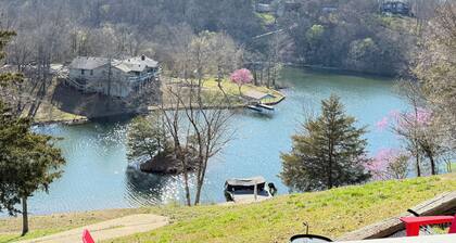 Lakefront + Hot Tub + Dock + Backyard Trail Access + 2 Min to OZ Bike Park