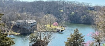 Lakefront + Hot Tub + Dock + Backyard Trail Access + 2 Min to OZ Bike Park