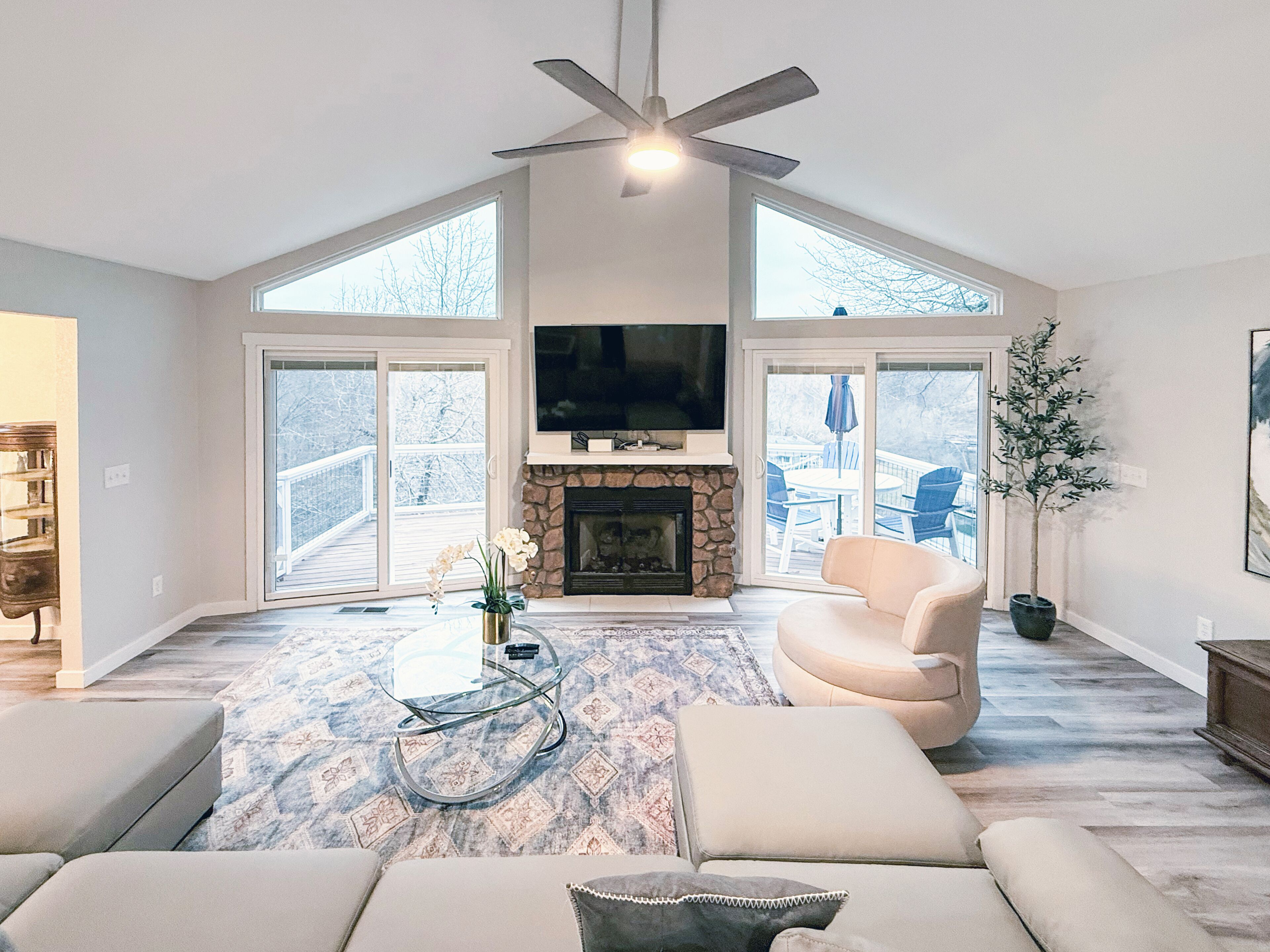 Smart-TV, peis, bøker og PC-skjermer