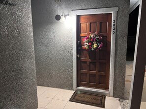 Interior - 3-bedroom townhome in soothing Sarasota with AC and comfort (Sarasota)