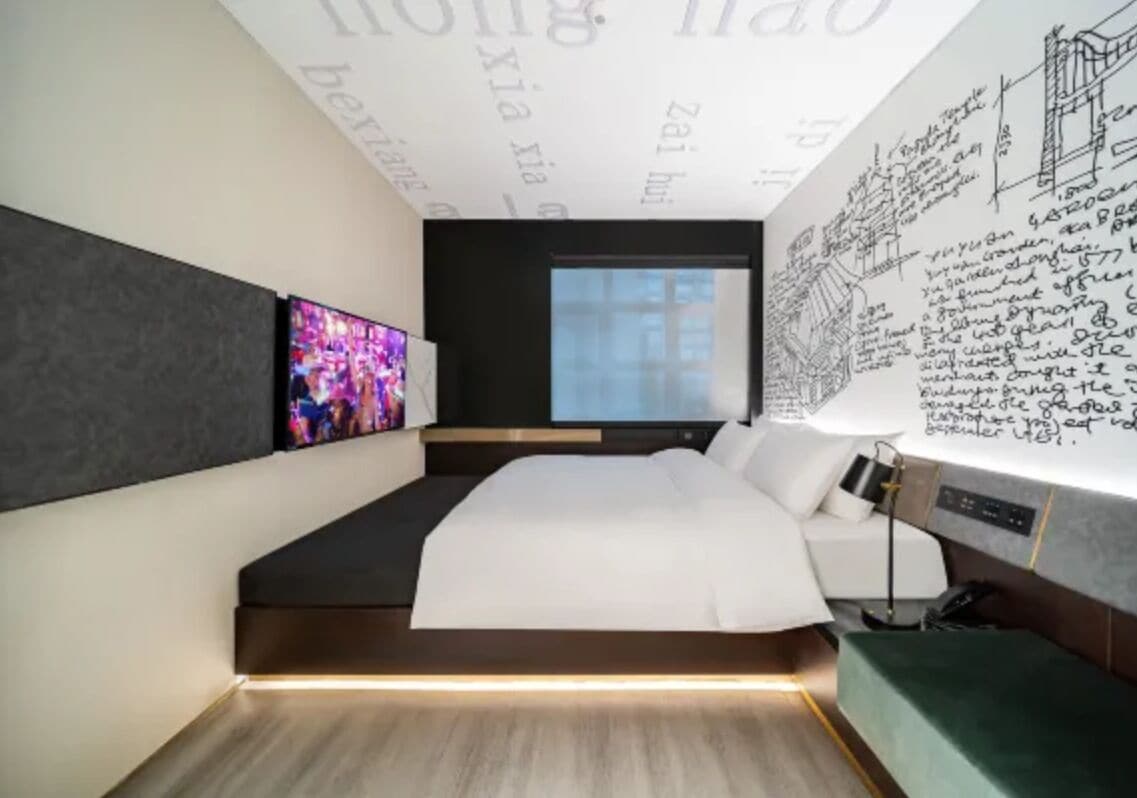 Laptop workspace, iron/ironing board, free WiFi