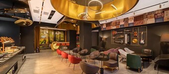 Jinglai Hotel · Light Luxury - Shanghai Bund Joy City Branch