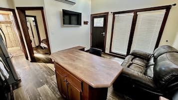 Smart TV, table tennis