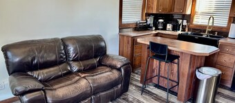 Cozy 1-bedroom cabin with private yard and deck.