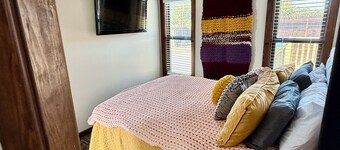 Cozy 1-bedroom cabin with private yard and deck.