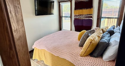 Cozy 1-bedroom cabin with private yard and deck.