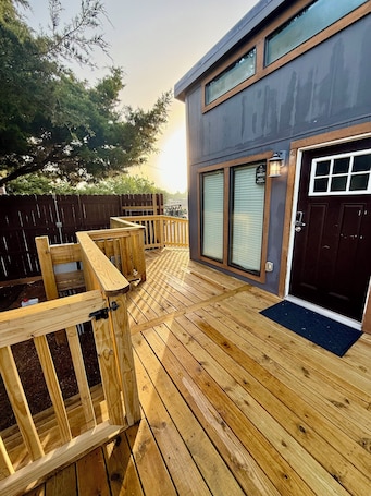Terrace/patio. Cozy 1-bedroom cabin with private yard and deck.