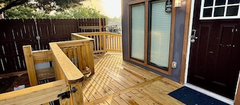 Cozy 1-bedroom cabin with private yard and deck.