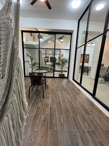3 bedrooms vacation home one block from the beach, rooftop, BBQ and Beach view