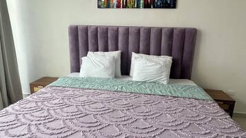 3 Schlafzimmer, BĂŒgeleisen/BĂŒgelbrett, Internetzugang, BettwĂ€sche