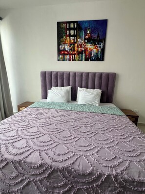 3 quartos, ferros/tábuas de passar roupa, acesso à internet