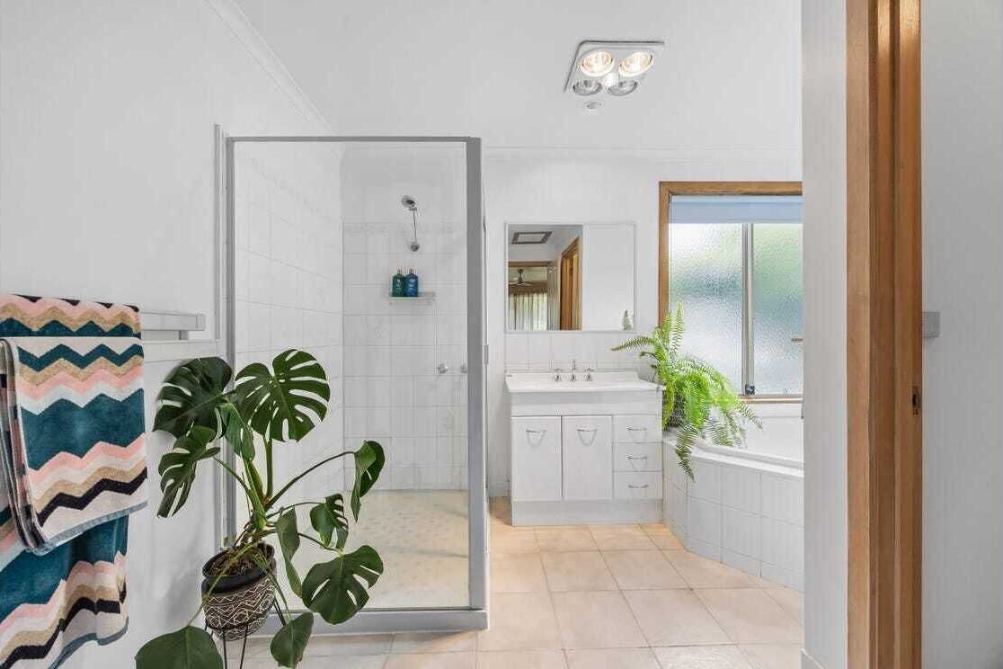 Jetted bath, hair dryer, towels, soap