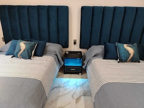 Mørklægningsgardiner, lydisolering, strygejern/strygebræt, gratis Wi-Fi