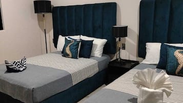 Verduisterende gordijnen, geluiddichte muren