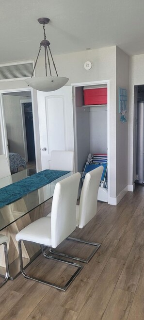 Dining - Oceanfront Luxury | 2BR Condo| No Resort Fees (Hollywood)
