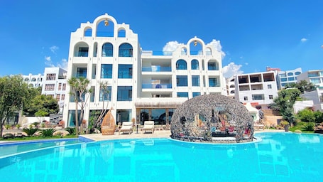 Exterior. Fuxian Lake Lanshan Su Ant Nest Homestay