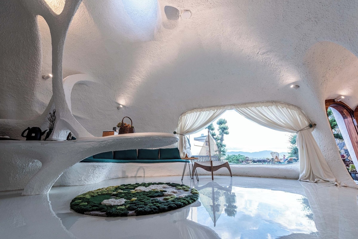 Signature Suite, Balcony, Courtyard View | Free minibar, desk, blackout curtains, iron/ironing board