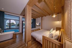 Habitación Signature doble, balcón, vistas al patio | Minibar con artículos gratuitos, escritorio, cortinas opacas