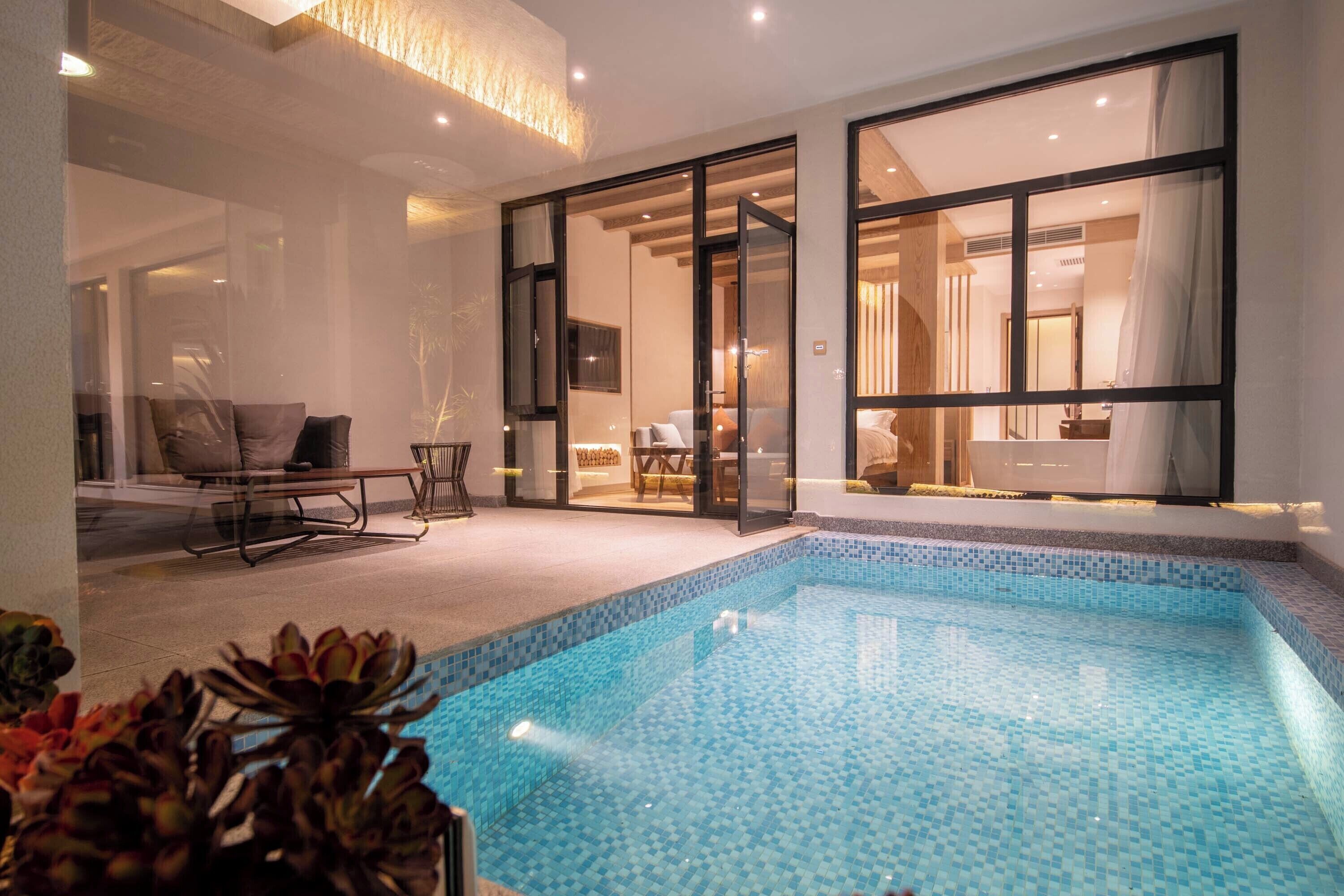 Signature-Doppelzimmer, Balkon, Blick auf den Innenhof | Kostenlose Minibar, Schreibtisch, Verdunkelungsvorhänge