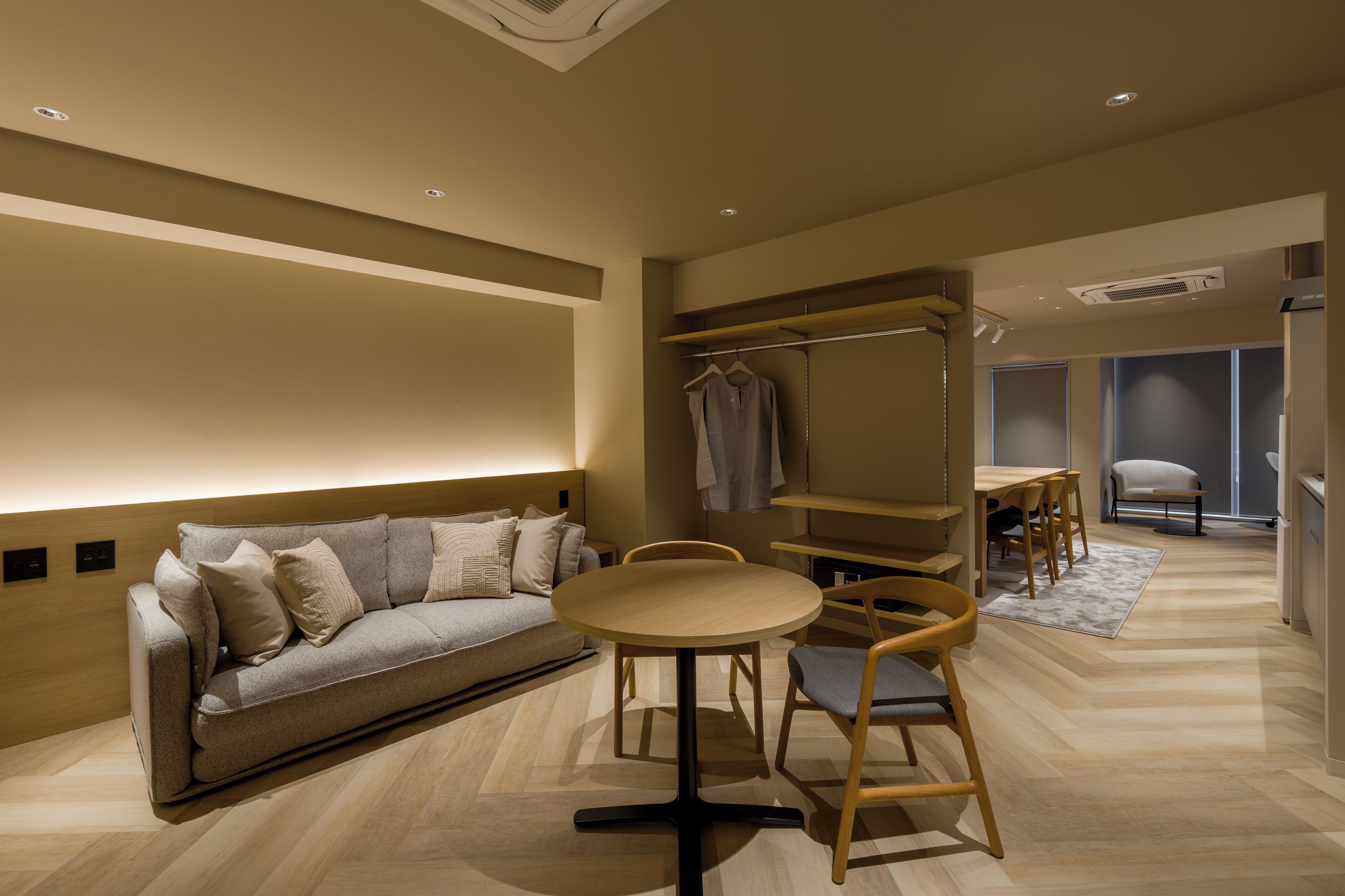 Standard Room with 2 Queen Beds & 1 Queen Sofa Bed, Non Smoking | Interior