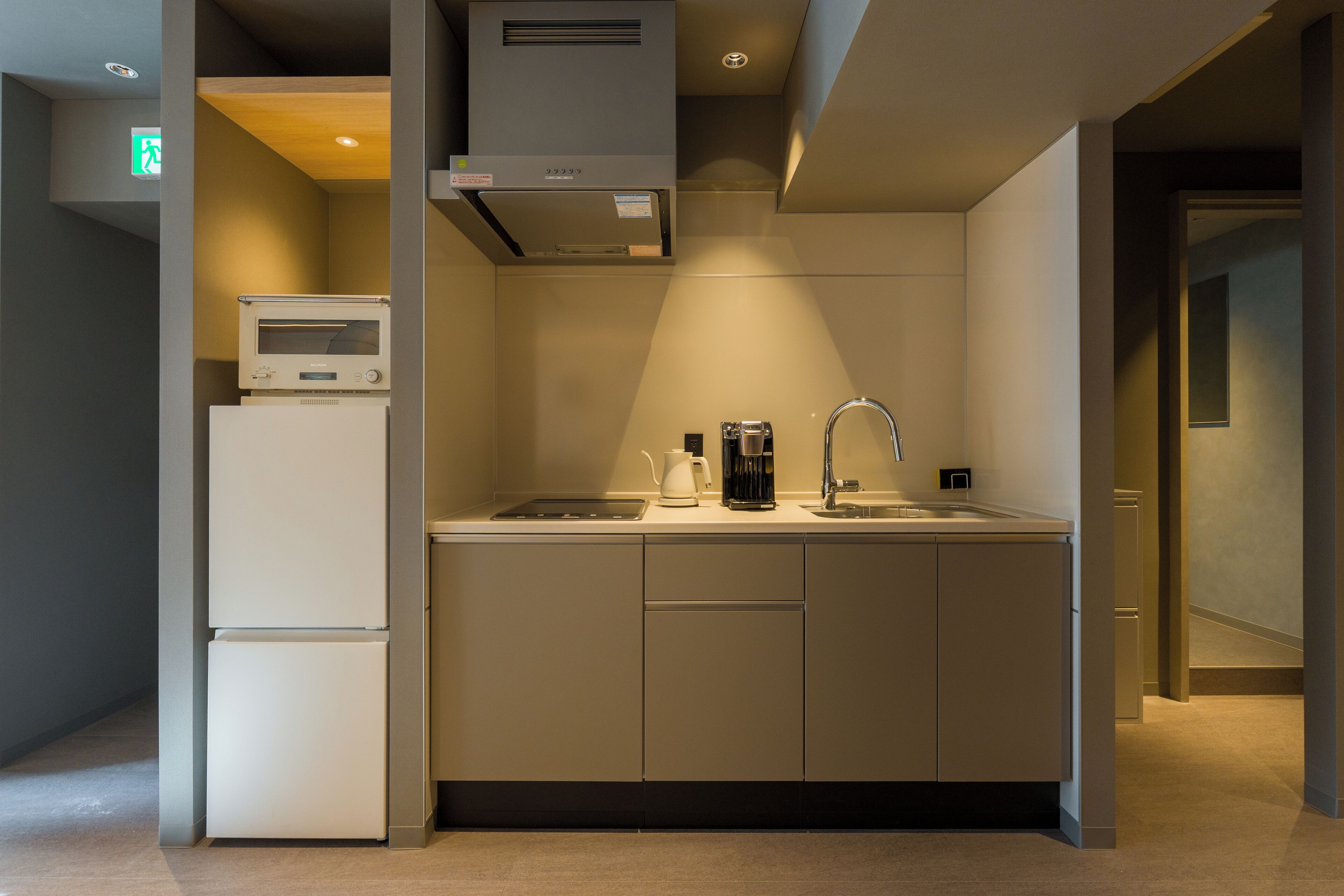 Full-size fridge, microwave, stovetop, coffee/tea maker