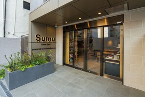 Exterior detail - Sumu Ueno East (Tokyo)