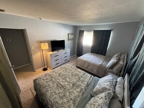 2 bedrooms, free WiFi, bed sheets - Comfortable 2BR Sarasota Home Near Downtown, Beaches & Museums (Sarasota)