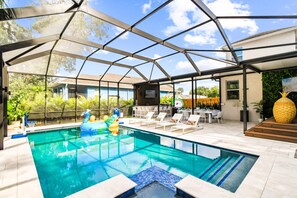Outdoor pool, a heated pool - Upscale Tampa Family Escape: Pool, Spa & Mini Golf (Tampa)
