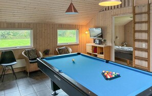 Game room - Beautiful home in Idestrup with sauna (Idestrup)