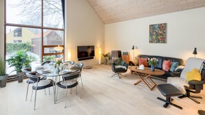 TV - Awesome apartment in Væggerløse with WiFi (Væggerløse)