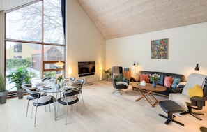 TV - 3 bedroom awesome apartment in Væggerløse (Væggerløse)