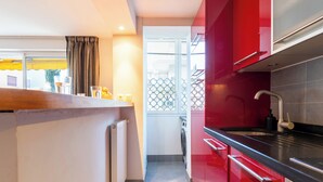 Coffee/tea maker, fridge, microwave, oven - 1-Br Apartment in Cannes, Peaceful, Seaside Atmosphere (Cannes)