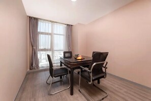 Superior-værelse til 3 personer | Spiseområde