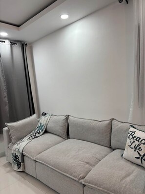 TV - Ocho Rios Luxe Island Getaway (Ocho Rios)