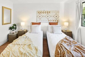 1 bedroom, travel cot, WiFi, bed sheets - Calypso Studio – Serene Palm Cove Stay at Mango Lagoon Resort (Palm Cove)
