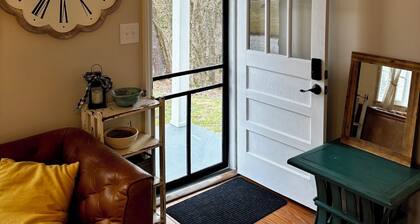 Quiet, Private Home in Kingston Springs for Two