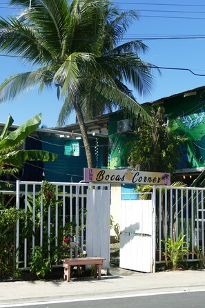 Exterior detail - The Bocas Corner Hostel (Bocas del Toro)