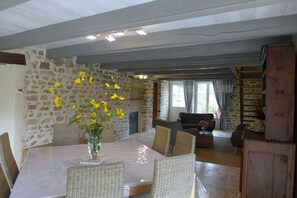 Dining - Aux Sources du Paradis (FAYL-BILLOT)